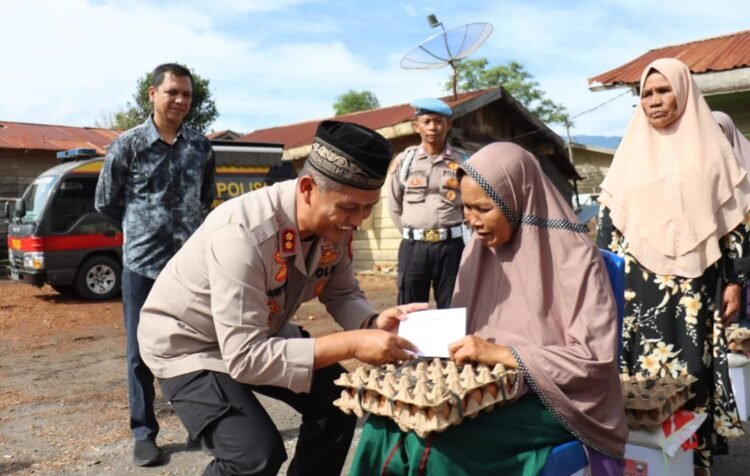 Jum’at Berkah! Polres Aceh Tengah Salurkan Bantuan Sembako di Kampung Mekar Maju 