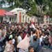 Geruduk DPRK, Warga Desak Copot Reje Kampung Serule