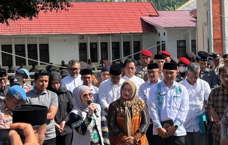 Cangkul Padang Dilarang Dibongkar Sebelum Nelayan Bertemu Bupati