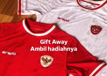 Bardan Sahidi Bagi-Bagi Jersey Timnas Jelang Laga Penentu Indonesia vs China