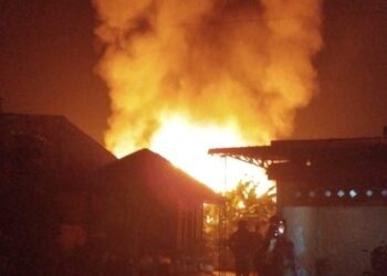 Kebakaran Hanguskan Rumah Dua Lantai di Somol, BPBD Kerahkan 3 Armada Damkar