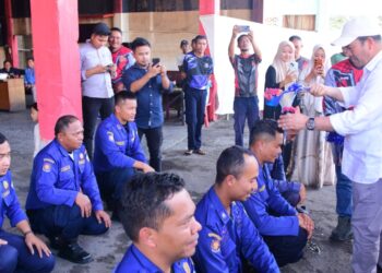 21 Petugas Damkar Aceh Tengah “Dimandikan Kembang”