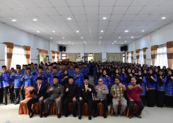 Kepsek Diberi Sertifikat Hadir Tepat Waktu, Eh… Ternyata Cuma Teken Absen!