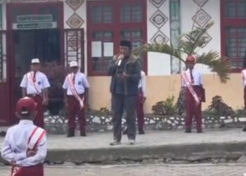 Fahrijal Kasir Jadi Pembina Upacara di SD Negeri 4 Bies