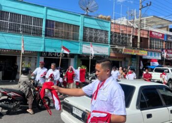 Pengurus DPC Gerindra Aceh Tengah Bersama Anggota DPRK Bagi – Bagi Ratusan Bendera 