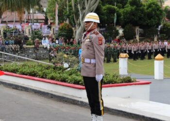 Perwira Polri Ipda Rahmat Akbar Komandan Upacara HUT RI ke-80 di Aceh Tengah