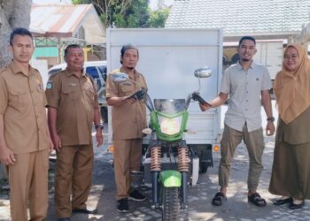 Dinkes Serahkan Viar ke Reje Payung, Akhiri Kisah Pasien Didorong Pakai Gerobak