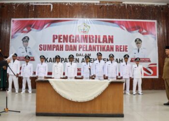 10 Reje Kampung Dilantik, Haili Yoga Ingatkan Transparansi Pengelolaan Dana Desa 