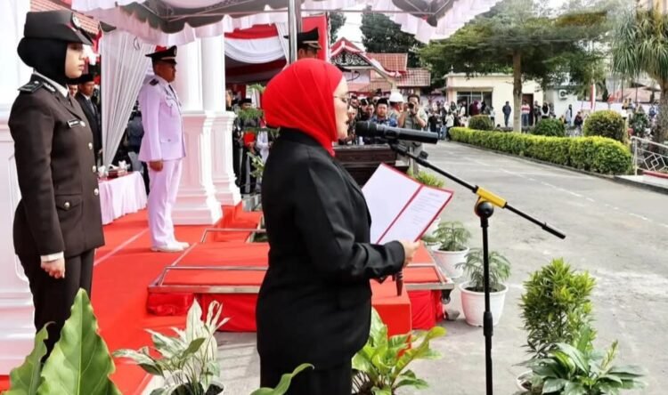 Ketua DPRK Aceh Tengah Saksikan Pengibaran Merah Putih dan Bacakan Teks Proklamasi