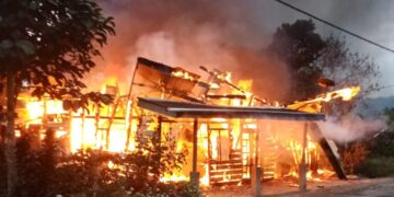 Rumah Warga di Wih Nongkal Ludes Terbakar, Pemilik Sedang Dirawat di RSUD Datu Beru