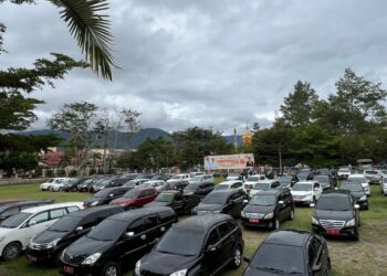 Puluhan Mobil Dinas “Menginap” di Lapangan Setdakab Aceh Tengah, Ada Apa!