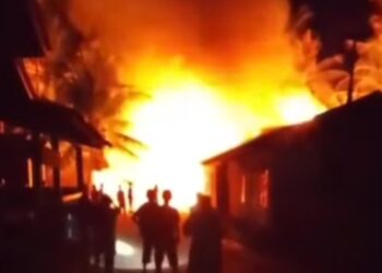 Diduga Akibat Korsleting Listrik, Empat Rumah di Delung Sekinel Hangus Terbakar
