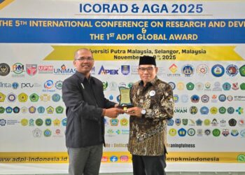 Prof. Dr. Zulkarnain Dianugerahi Pemimpin Transformasional Pendidikan Islam 2020–2024 oleh UPM Selangor