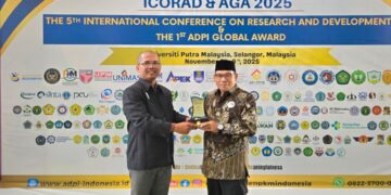 Prof. Dr. Zulkarnain Dianugerahi Pemimpin Transformasional Pendidikan Islam 2020–2024 oleh UPM Selangor