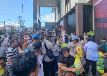 Gandeng Bulog, TNI/Polri Salurkan 10 Ton Beras untuk Warga Aceh Tengah Terdampak 