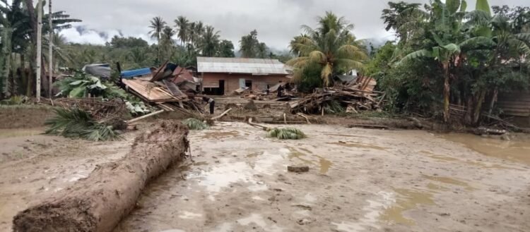 Tangis Nakes di Linge, Bantuan Tak Kunjung Datang, Lansia, Ibu Hamil dan Anak-Anak Mulai Lemah