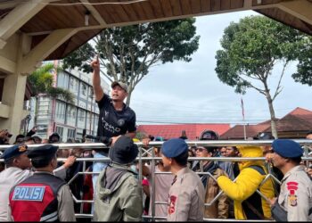 Krisis Pangan dan BBM Memuncak! Ratusan Warga Aceh Tengah Geruduk Kantor Bupati