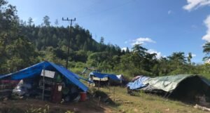 Helikopter Bantuan Belum Tiba, Pengungsi di Linge Mulai Sakit