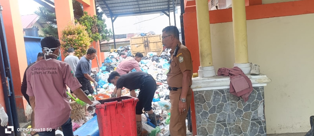 6 Ton Sampah Pascabencana Dibersihkan dari RSUD Datu Beru Takengon