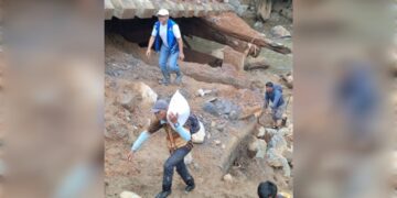 Warga Menembus Jalur Maut Demi Beras, Erol Dorong Pemkab dan Bulog Jual Beras SPHP