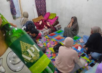 Delapan Muda-Mudi Digerebek Warga di Simpang 4 Bebesen, Botol Anggur Hijau Disita