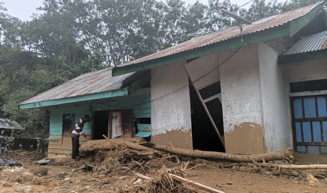 Belum Dilantik, “Istana” Reje Bamil Nosar Lebih Dulu Dihantam Banjir