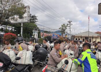 Terobos Medan Terisolasi, Polres Aceh Tengah Salurkan Logistik dengan Sepeda Motor ke Tiga Kecamatan