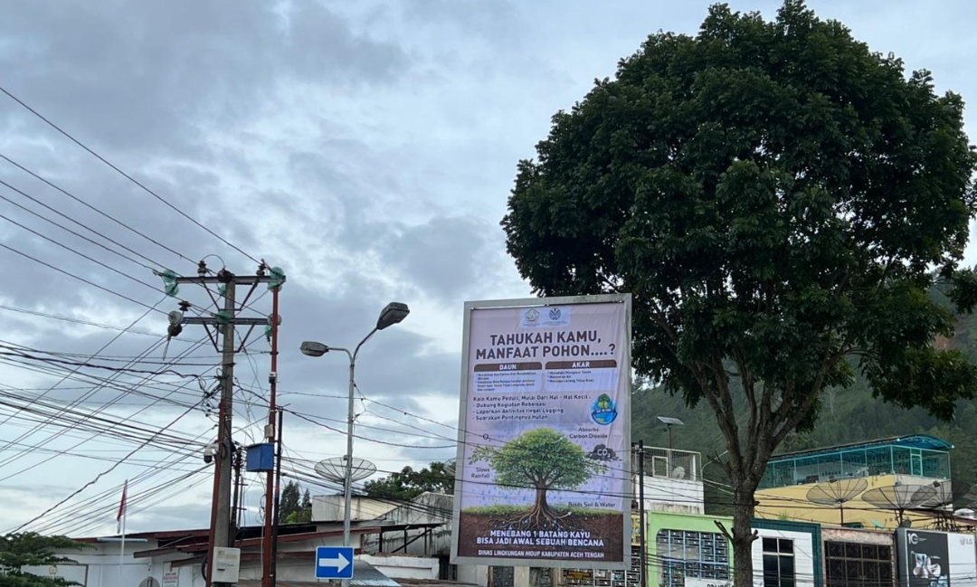 Baliho DLH Aceh Tengah “Tahukah Kamu Manfaat Pohon”