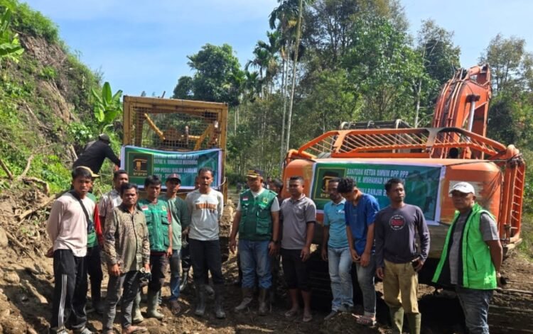 Pulihkan Material Longsor, Ketum DPP Partai PPP Pusat Kirim Alat Berat ke Aceh Tengah