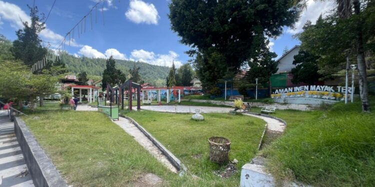 Disamping Pendopo Bupati! Taman Inen Mayak Teri Tak Terurus