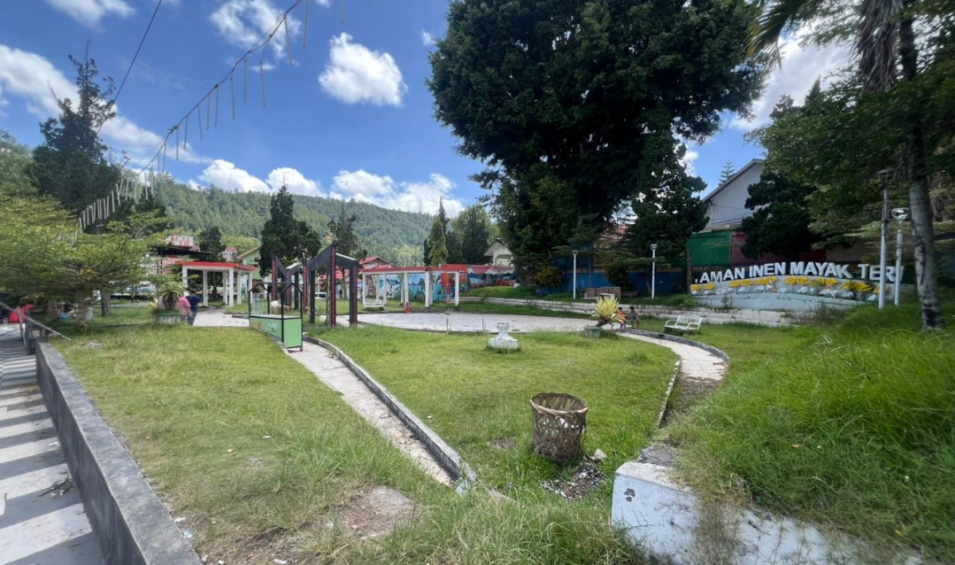 Disamping Pendopo Bupati! Taman Inen Mayak Teri Tak Terurus