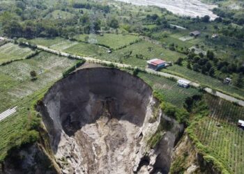 Jembatan Panjang Akan Dibangun di Lubang Raksasa Pondok Balik