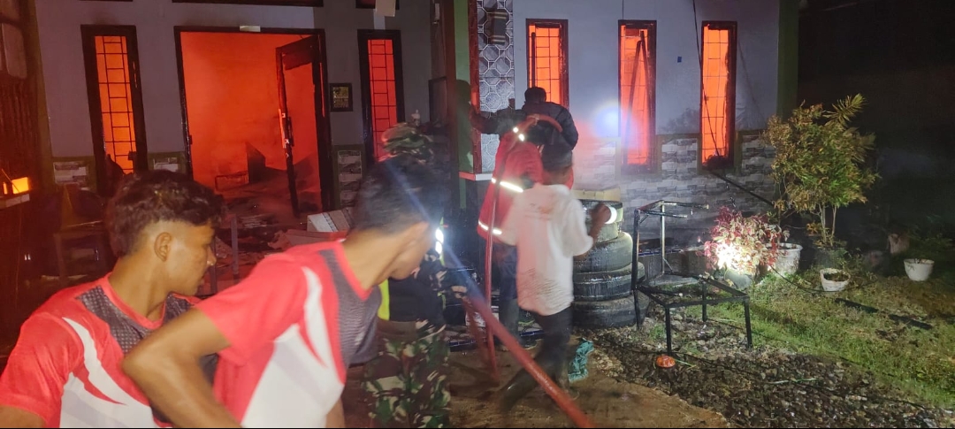 3 Bangunan, 10 Ton Getah Pinus dan 8 Sepeda Motor Hangus Terbakar di Linge