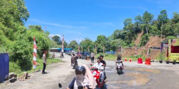 Waspada! Jalan Umah Besi Bener Meriah Terapkan Buka Tutup, Pengendara Diminta Bersabar