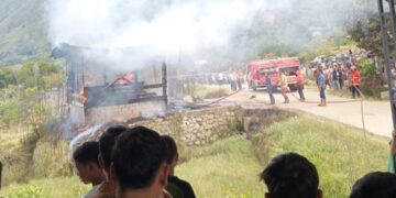 Pangkalan BBM dan Gas di Genuren Bintang Hangus Terbakar 