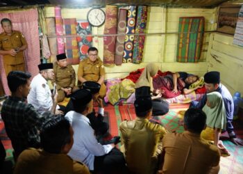 Di Tengah Duka! Bupati Haili Yoga Bantu Pengidap Diabetes Akut di Kampung Umang Bebesen