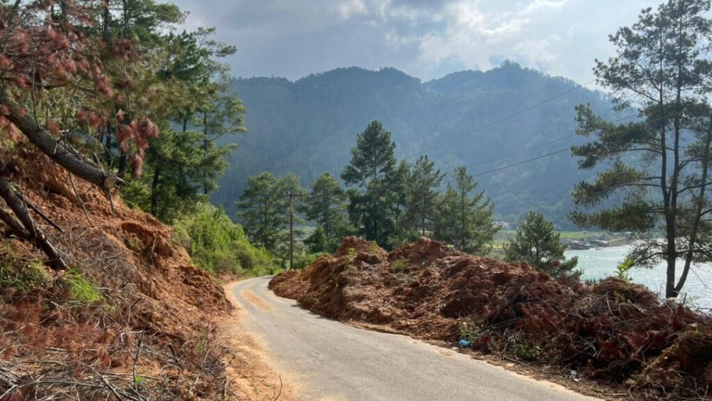 Pemerintah Aceh Didesak Segera Bersihkan Sisa Material Longsor di Tepi Danau Lut Tawar 