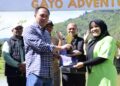 Sekda Mursyid Serahkan Penghargaan API Award 2025 ke Arung Jeram Lukup Badak