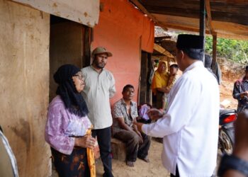 Satu Unit Rumah Di Kampung Mengaya Terbakar, Wabup Muchsin Salurkan Bantuan Masa Panik