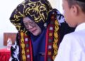 Haili Yoga Terharu Saksikan Prosesi Adat Bemunge di SDN 9 Lut Tawar