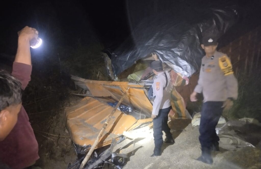 Truk Pengangkut Kopi Tabrak Tebing di Bener Meriah, Sopir Tewas Terjepit Kabin