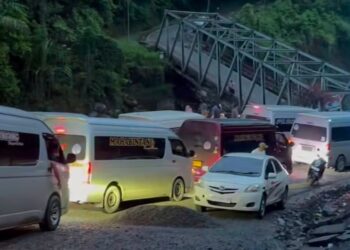 Perdana Sejak Diaspal Swadaya, Jamaah Haji Aceh Tengah Melintasi Jalur Enang–Enang