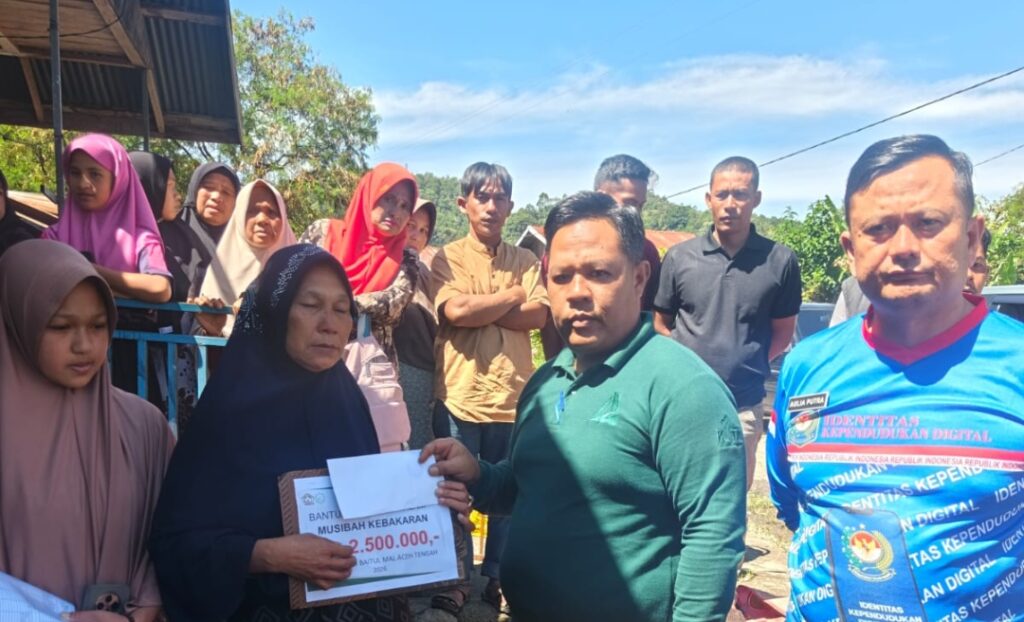 Korban Kebakaran di Kute Panang Terima Bantuan Masa Panik dari Baitul Mal