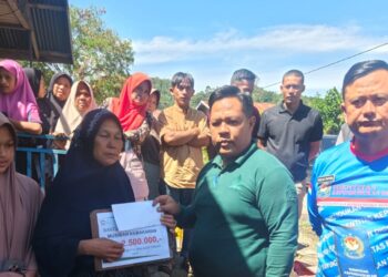 Korban Kebakaran di Kute Panang Terima Bantuan Masa Panik dari Baitul Mal