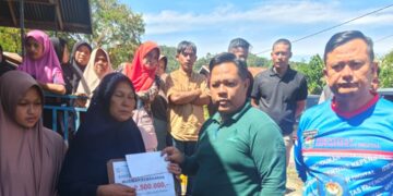 Korban Kebakaran di Kute Panang Terima Bantuan Masa Panik dari Baitul Mal