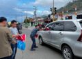 PWI Aceh Tengah Bagikan Bendera Gratis 