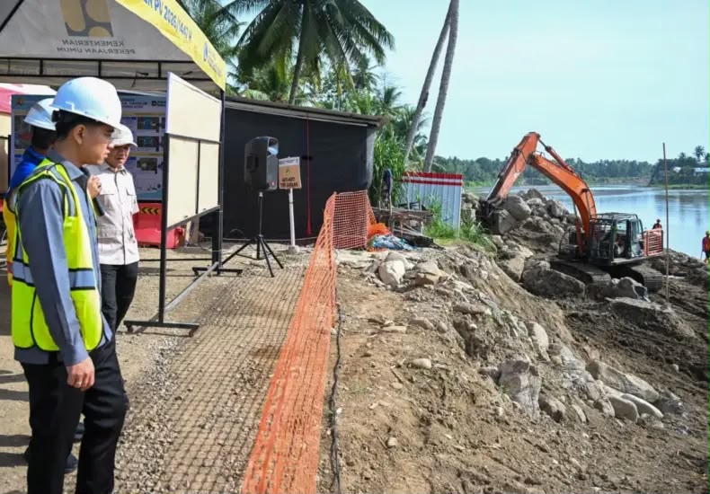 Wapres Gibran Tinjau Jembatan Krueng Tingkeum, Pastikan Rampung Akhir 2026