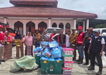 PMI Antar Bantuan ke Korban Kebakaran Jagong Jeget, Fauzan: Mereka Tidak Boleh Merasa Sendiri