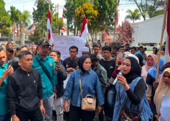 Geruduk DPRK Aceh Tengah, Masyarakat Ketol Tagih Kepastian Relokasi