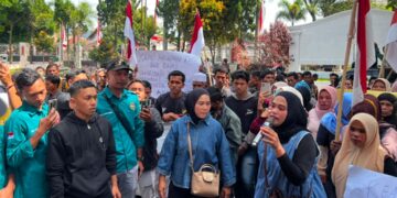 Geruduk DPRK Aceh Tengah, Masyarakat Ketol Tagih Kepastian Relokasi